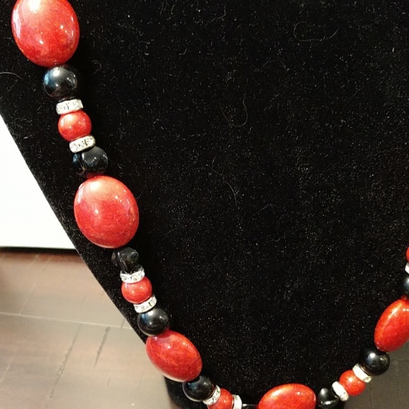 ❎SOLD❎ Handmade Beaded Necklace - Picture 4 of 8